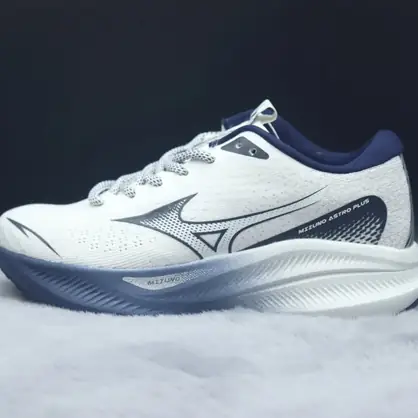 Mizuno running de perfil técnico, zapatilla de estilo trail para caminos fáciles