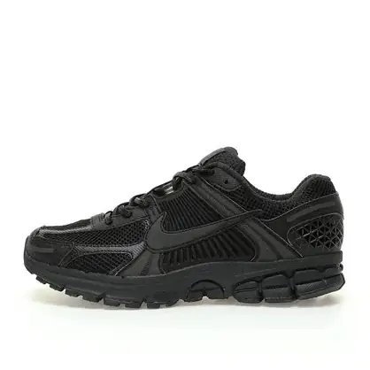 Nike Zoom Vomero 5, zapatilla de estilo trail para caminos fáciles